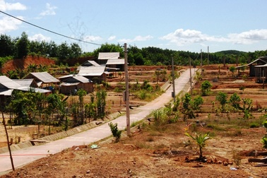 Thiếu đất sản xuất, dân tái định cư khốn khó đủ đường