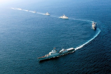 Hùng tráng lễ diễu binh, diễu hành trên không, trên bộ, trên biển