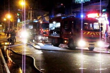 Cháy tại tòa nhà trung tâm thành phố, nhiều người tháo chạy