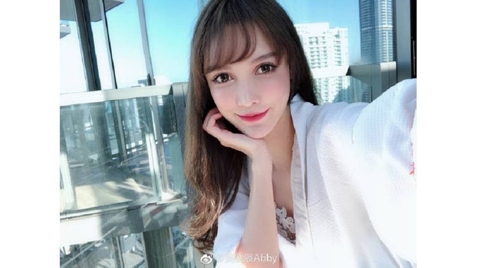 Phẫu thuật hàng trăm lần từ khi 16 tuổi để luôn có vẻ ngoài hoàn hảo - 8 Phẫu thuật hàng trăm lần từ khi 16 tuổi để luôn có vẻ ngoài hoàn hảo - 8