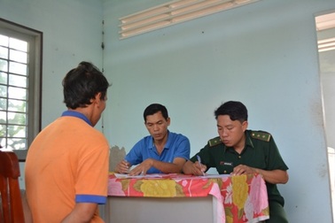 Bắt đối tượng trốn truy nã đang làm việc trên tàu đánh cá