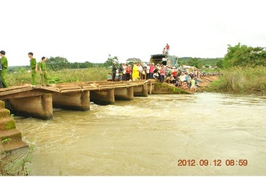 Chạy trốn cảnh sát giao thông, hai học sinh lớp 9 chết đuối 