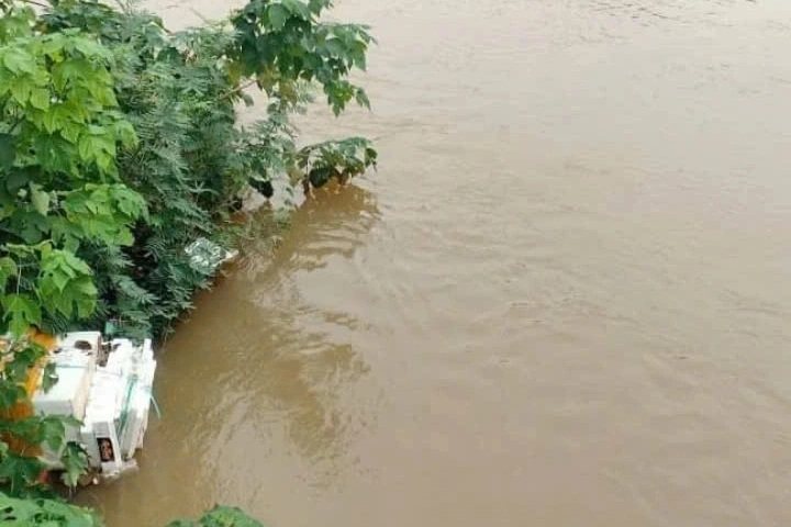 Η περίπτωση ενός νεογέννητου μωρού που αφήνεται σε ένα κουτί από φελιζόλ και επιπλέει στο ποτάμι: Τι είπε η μητέρα; - 1 Vụ bỏ con mới sinh vào thùng xốp thả trôi sông: Người mẹ nói gì? - 1