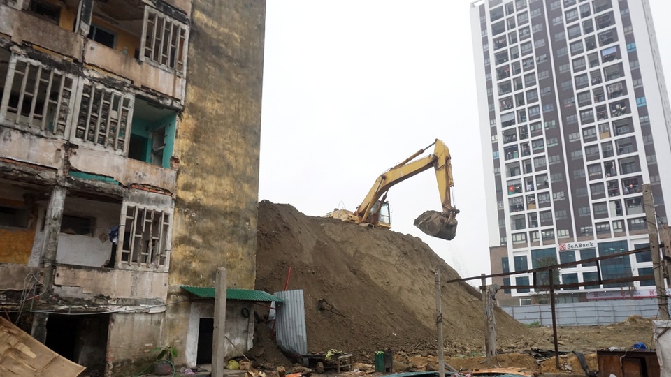 Vụ người dân quyết bám trụ chung cư nguy hiểm: Cưỡng chế phá dỡ - 12 Vụ người dân quyết bám trụ chung cư nguy hiểm: Cưỡng chế phá dỡ - 12