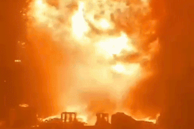 Trúng rocket từ Gaza, bể trữ dầu Israel nổ như "cầu lửa"