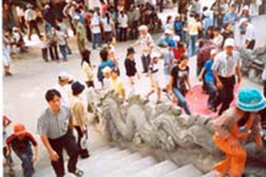 Thành cổ Hà Nội mở cửa đón khách tham quan