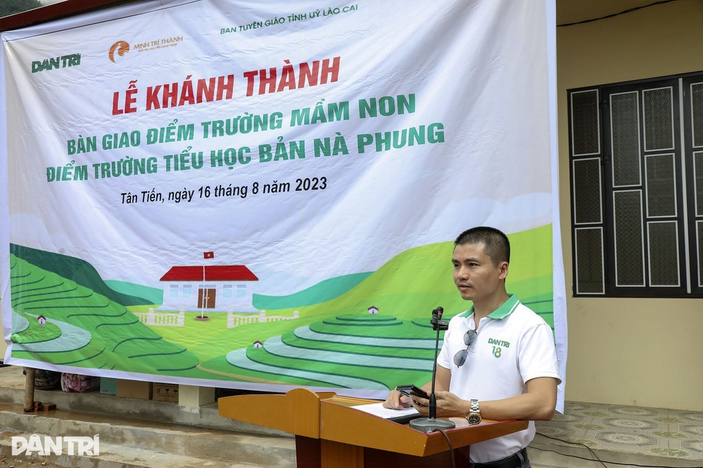 Khánh thành điểm trường Dân trí, chắp cánh ước mơ học sinh bản Nà Phung - 2 Khánh thành điểm trường Dân trí, chắp cánh ước mơ học sinh bản Nà Phung - 2