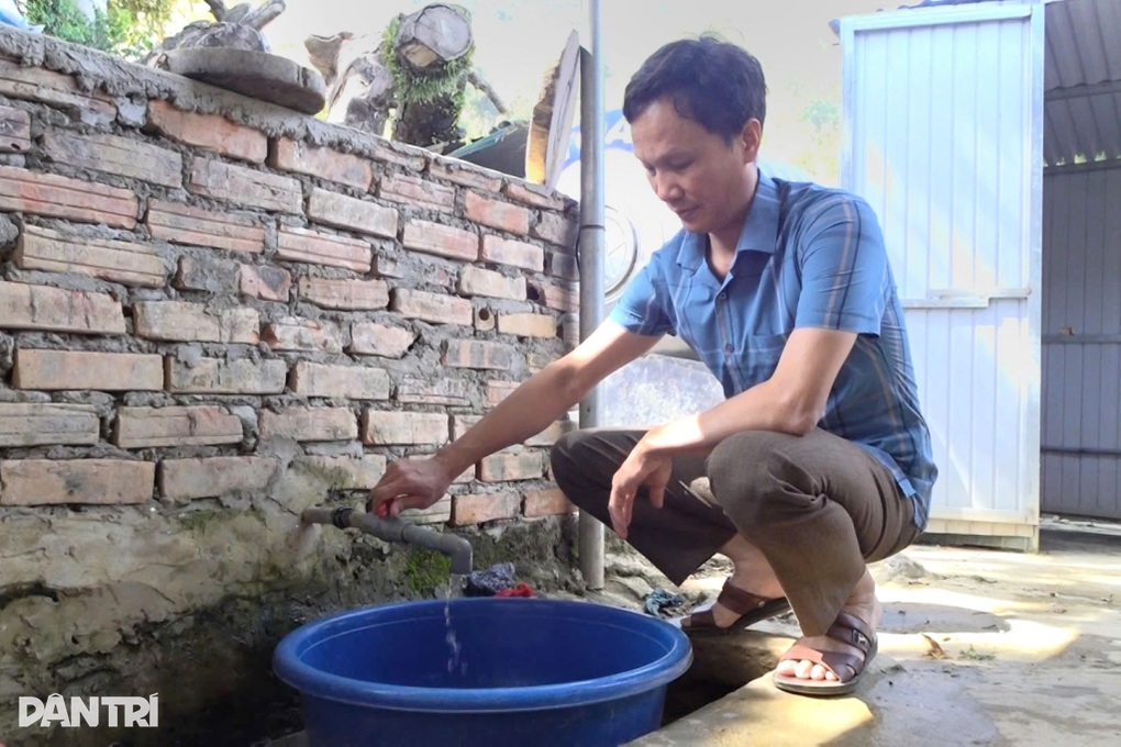 Thiếu nước sinh hoạt, thầy cô leo núi lấy nước suối nấu ăn cho học sinh - 3 Thiếu nước sinh hoạt, thầy cô leo núi lấy nước suối nấu ăn cho học sinh - 3