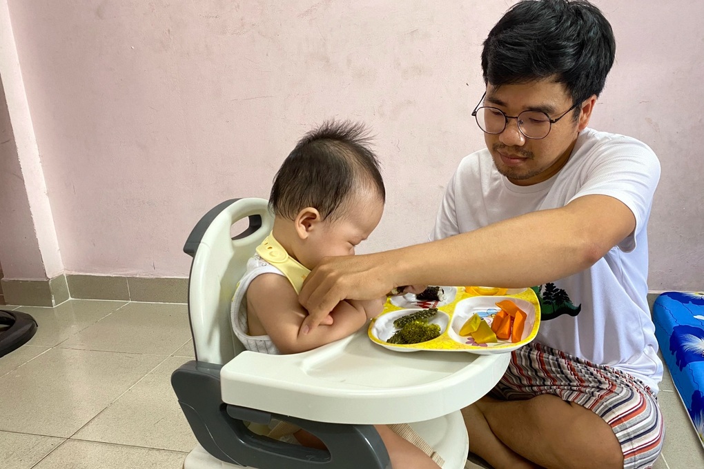 Ông bố 9X ở TPHCM kể chuyện ngược đời: Chồng ở nhà chăm con cho vợ đi làm - 3 Ông bố 9X ở TPHCM kể chuyện ngược đời: Chồng ở nhà chăm con cho vợ đi làm - 3