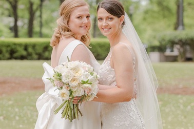 Hoa hậu Mỹ tổ chức hôn lễ với bạn đời đồng giới