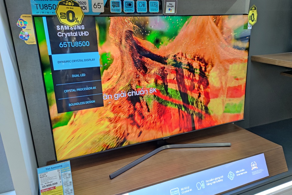 Đại lý đua nhau xả hàng, TV giảm giá chục triệu đồng dịp cuối năm - 2