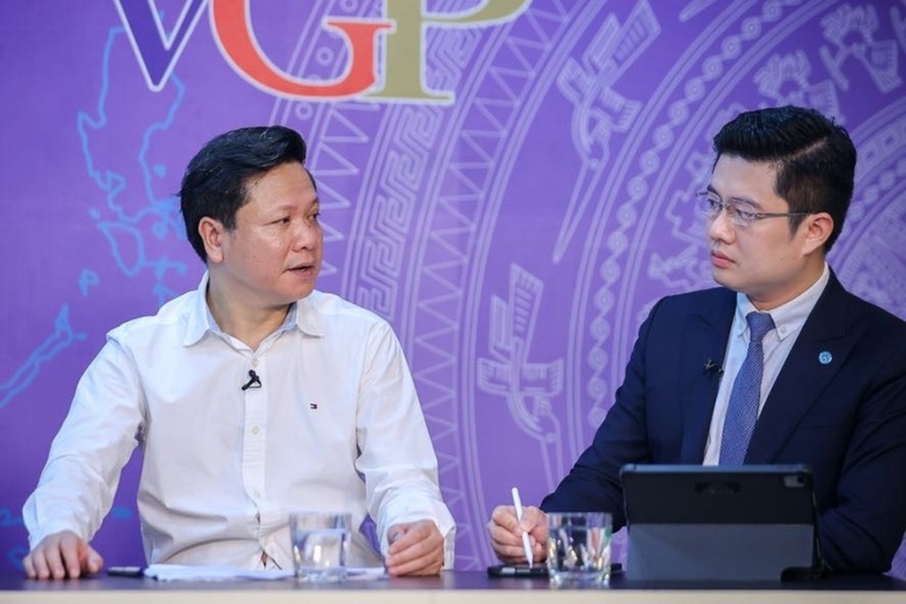 Lãnh đạo phường dùng robot AI phục vụ dân, giảm áp lực cho công chức - 2