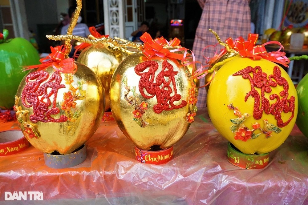 Dừa dát vàng 24k in hình linh vật hổ, hàng độc chơi Tết, đại gia săn lùng - 12