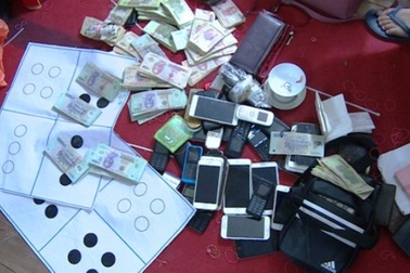 Triệt phá sới bạc lớn vừa hình thành, bắt giữ 32 đối tượng