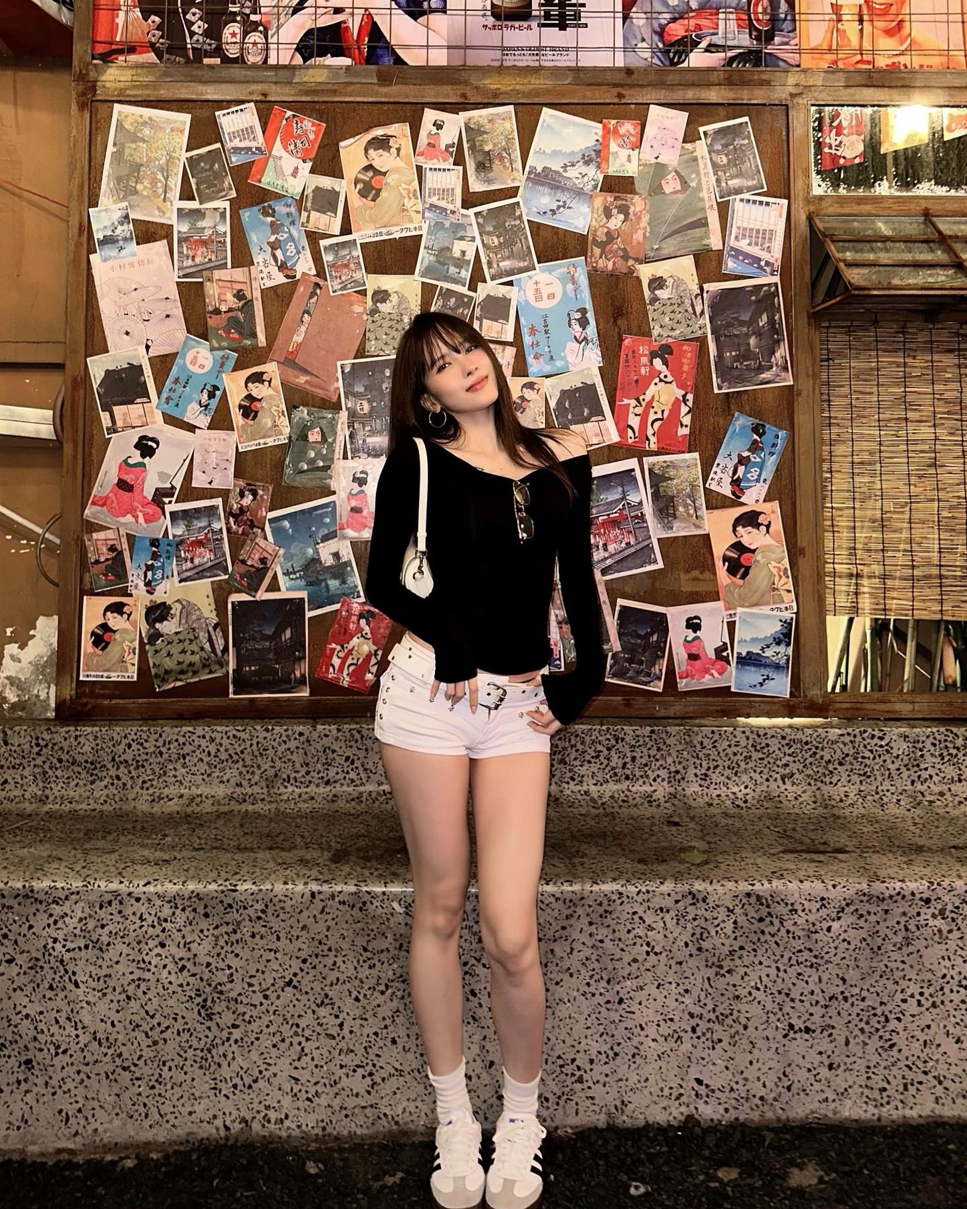 Thiều Bảo Trâm chuộng quần, váy siêu ngắn, khoe đôi chân dài miên man - 4 Thiều Bảo Trâm chuộng quần, váy siêu ngắn, khoe đôi chân dài miên man - 4