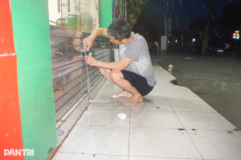 Đà Nẵng ngập sâu sau trận mưa như trút, nhiều trường cho học sinh nghỉ - 8 Đà Nẵng ngập sâu sau trận mưa như trút, nhiều trường cho học sinh nghỉ - 8
