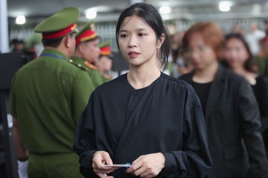 Nhiều người vượt hàng trăm km, xếp hàng vào viếng Tổng Bí thư