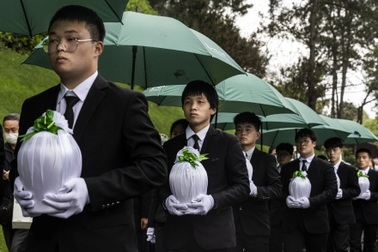 Cử nhân bằng giỏi đi xin việc ở nhà xác, lương lên đến 70 triệu đồng/tháng