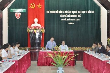 Thứ trưởng Bùi Văn Ga kiểm tra đổi mới quản lý giáo dục ĐH tại Huế