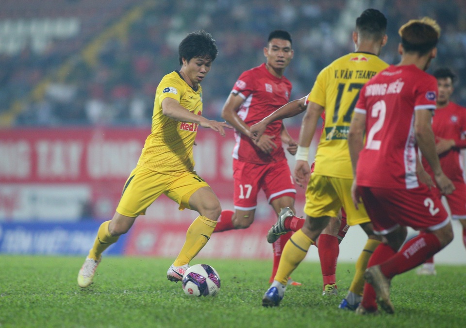 Hải Phòng 0-2 HA Gia Lai: Công Phượng im tiếng, Văn Toàn đặt dấu ấn - 6 Hải Phòng 0-2 HA Gia Lai: Công Phượng im tiếng, Văn Toàn đặt dấu ấn - 6