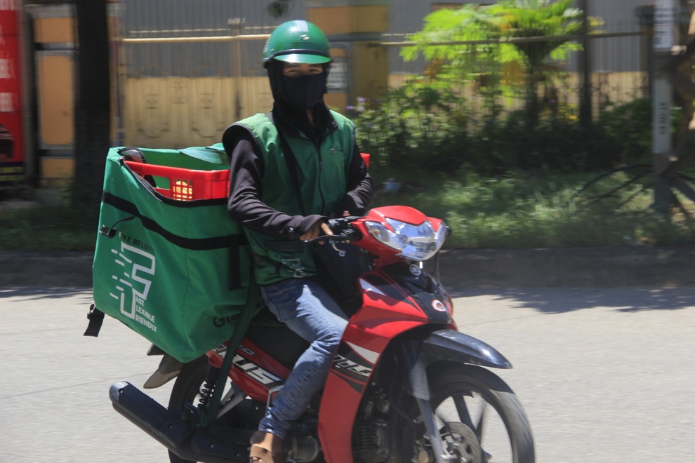 Người lao động chật vật mưu sinh dưới cái nắng như đổ lửa - 2 Người lao động chật vật mưu sinh dưới cái nắng như đổ lửa - 2