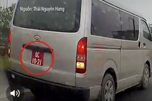 Xe biển đỏ chạy lùi trên cao tốc Hà Nội - Thái Nguyên