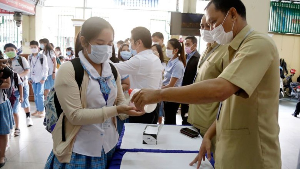 Bộ trưởng Campuchia: Virus corona “đầu hàng” nắng nóng - 1 Bộ trưởng Campuchia: Virus corona “đầu hàng” nắng nóng - 1