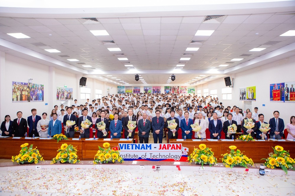 ベトナム-日本プログラムを学びながら日本企業で働くチャンス - 1