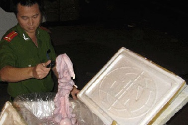 Nội tạng bẩn suýt bị tuồn lên máy bay