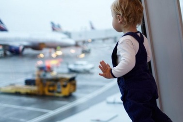 Mải cãi nhau, du khách bỏ quên con trai 2 tuổi ở sân bay