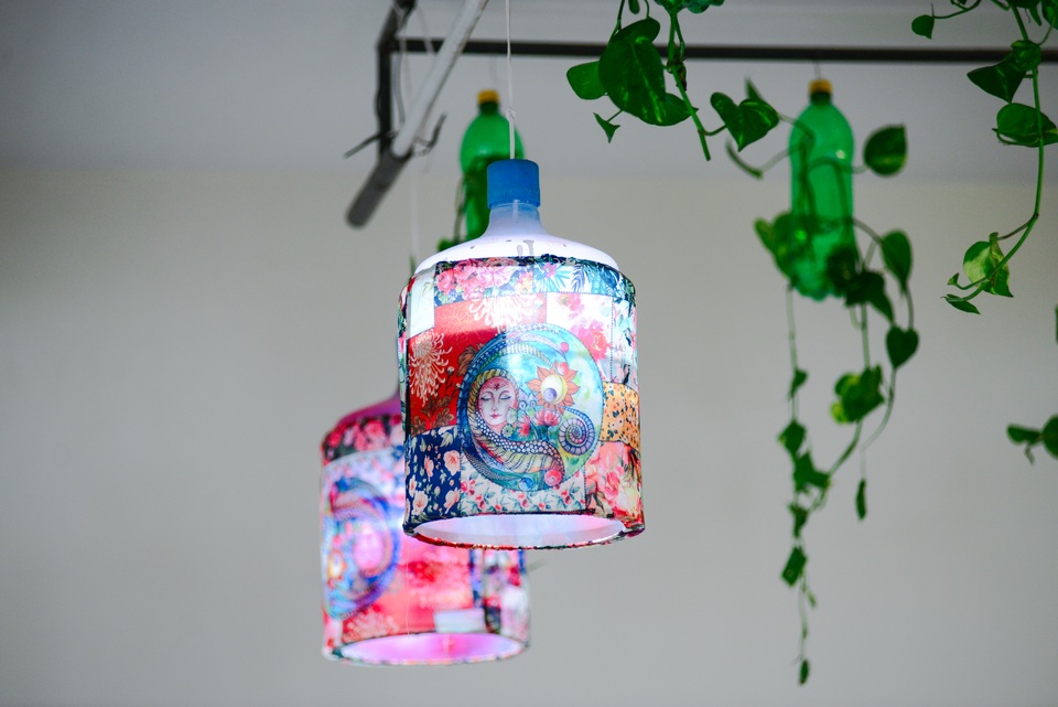 Cà phê biến rác thành đồ trang trí.jpg