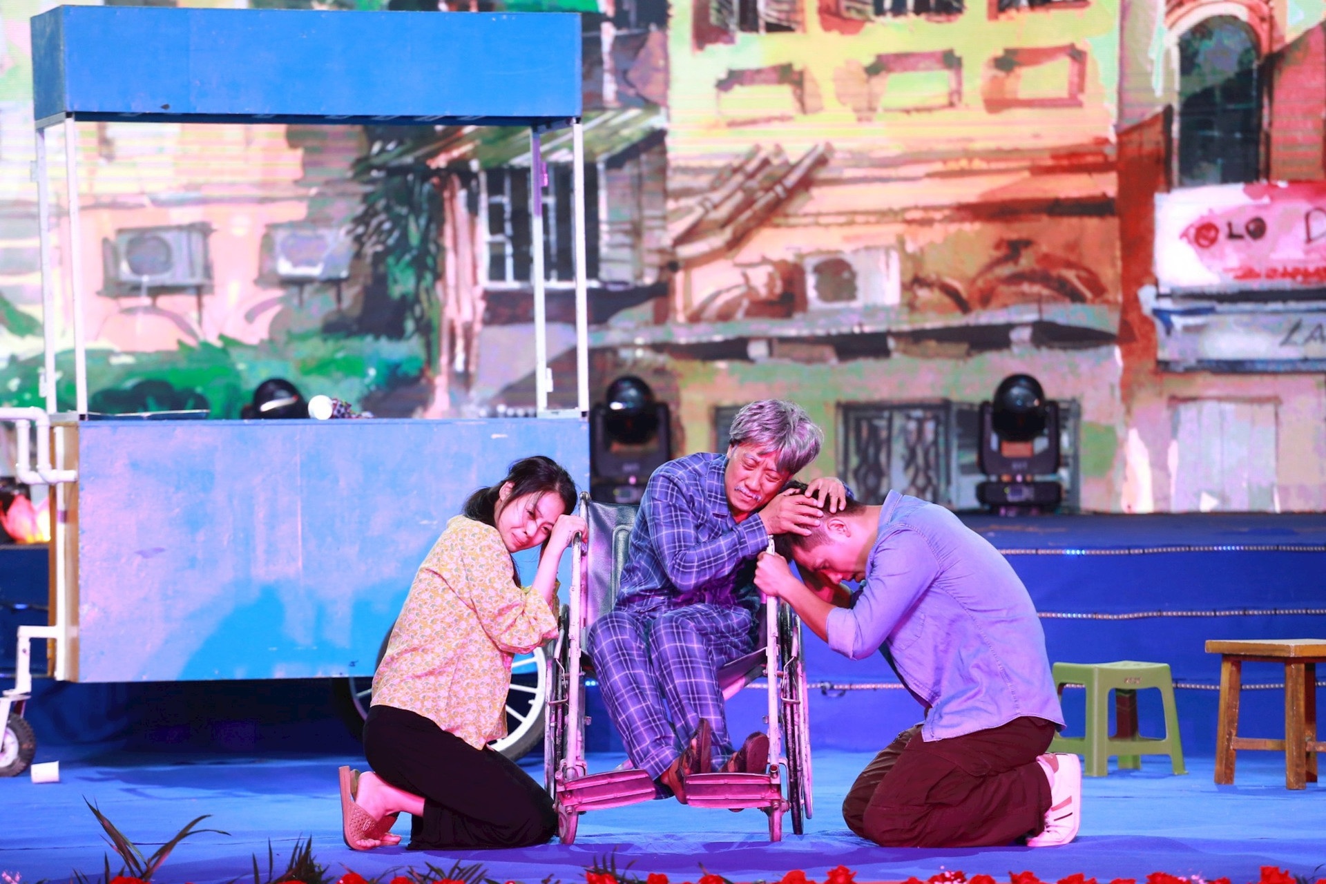 Глядачі були зворушені переглядом програми «Вдячні батьки», присвяченої фестивалю Ву Лан - 1 Khán giả xúc động xem chương trình Ơn nghĩa sinh thành mừng lễ Vu lan - 1