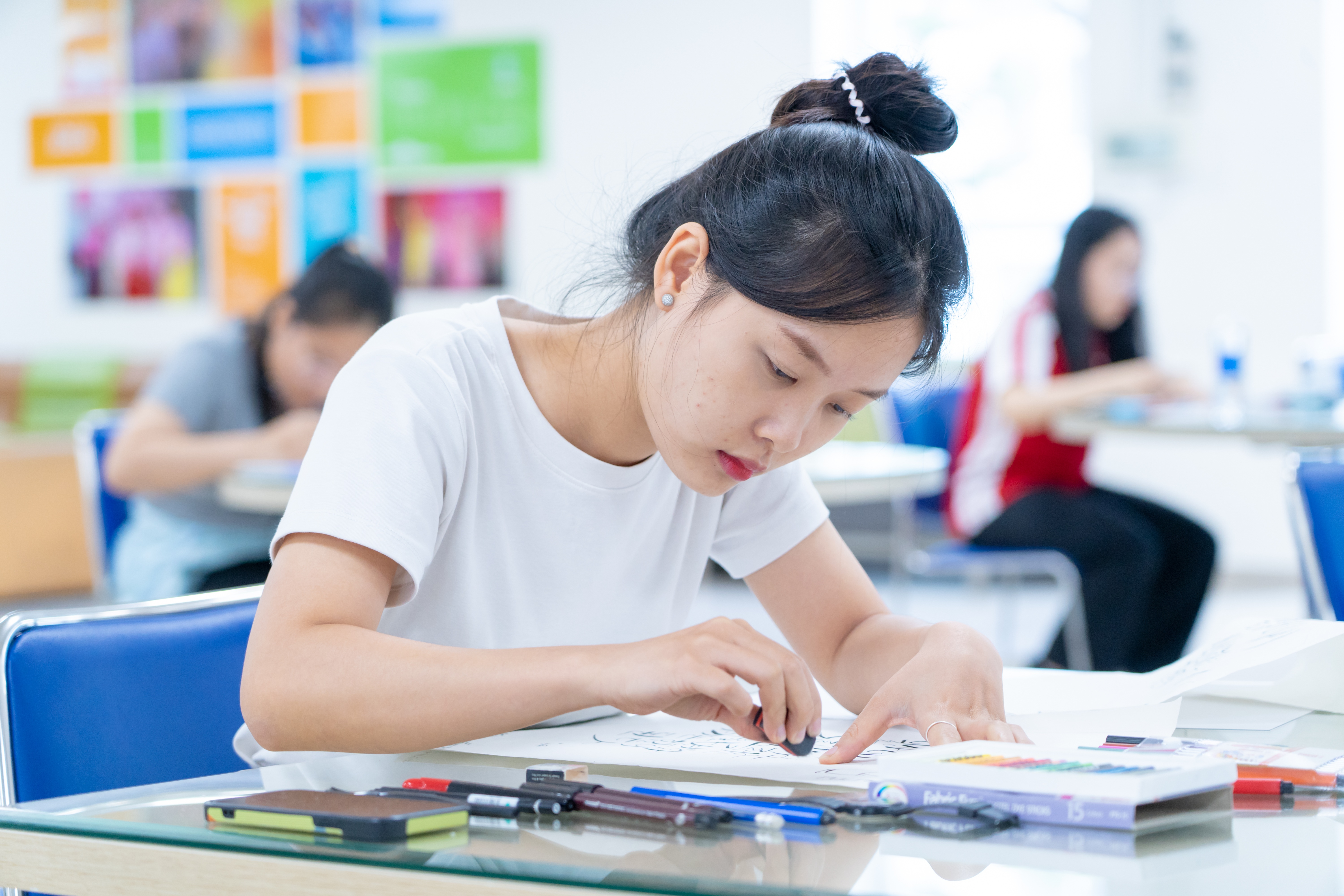 មេធំមានប្រាក់ខែខ្ពស់ជាង២-៣ដង ប៉ុន្តែចំណង់ចំណូលចិត្តតែមួយមុខមិនគ្រប់ទេ - ៤ Ngành học có mức lương cao gấp 2-3 lần nhưng mê thôi... chưa đủ - 4