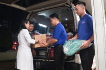 Nhiều bác sĩ TPHCM lên đường ra miền Trung ứng cứu người dân vùng lũ