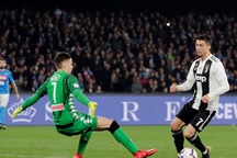 Thi đấu quả cảm với 10 người, Napoli vẫn thua đau đớn Juventus