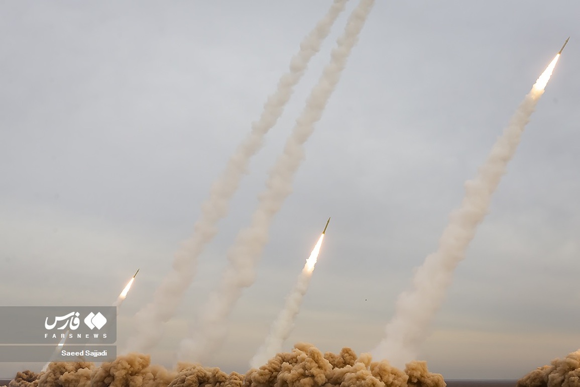 Khoảnh khắc Iran ồ ạt phóng thử 16 tên lửa nắn gân Israel - 4 Khoảnh khắc Iran ồ ạt phóng thử 16 tên lửa nắn gân Israel - 4