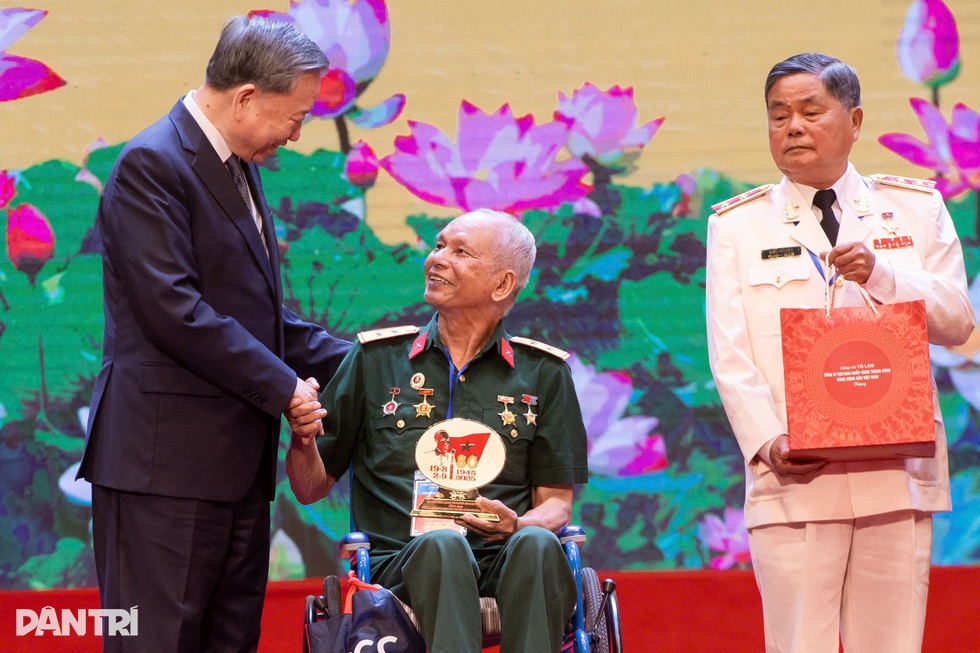 Tổng Bí thư: Người có công với cách mạng là tài sản quý báu của dân tộc - 3 Tổng Bí thư: Người có công với cách mạng là tài sản quý báu của dân tộc - 3