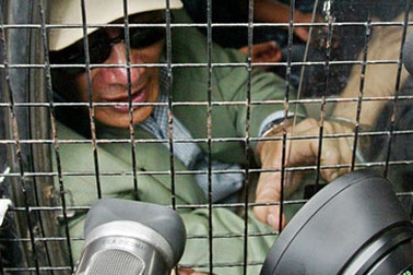 Cuộc đời ly kỳ của sát thủ gốc Việt Charles Sobhraj (bài 3): Lưới trời lồng lộng