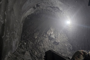 Lại sạt lở ở hầm Chí Thạnh, lùi thời gian thông tuyến đường sắt Bắc - Nam