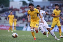 Phan Văn Đức kiến tạo, SL Nghệ An thắng đậm CLB Quảng Nam