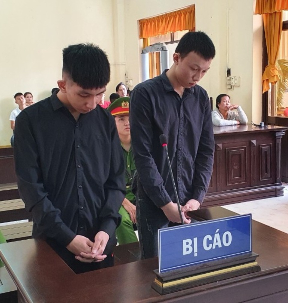 Hai thanh niên đi cổ vũ đua xe nhận 25 năm tù vì tội giết người - 1 Hai thanh niên đi cổ vũ đua xe nhận 25 năm tù vì tội giết người - 1