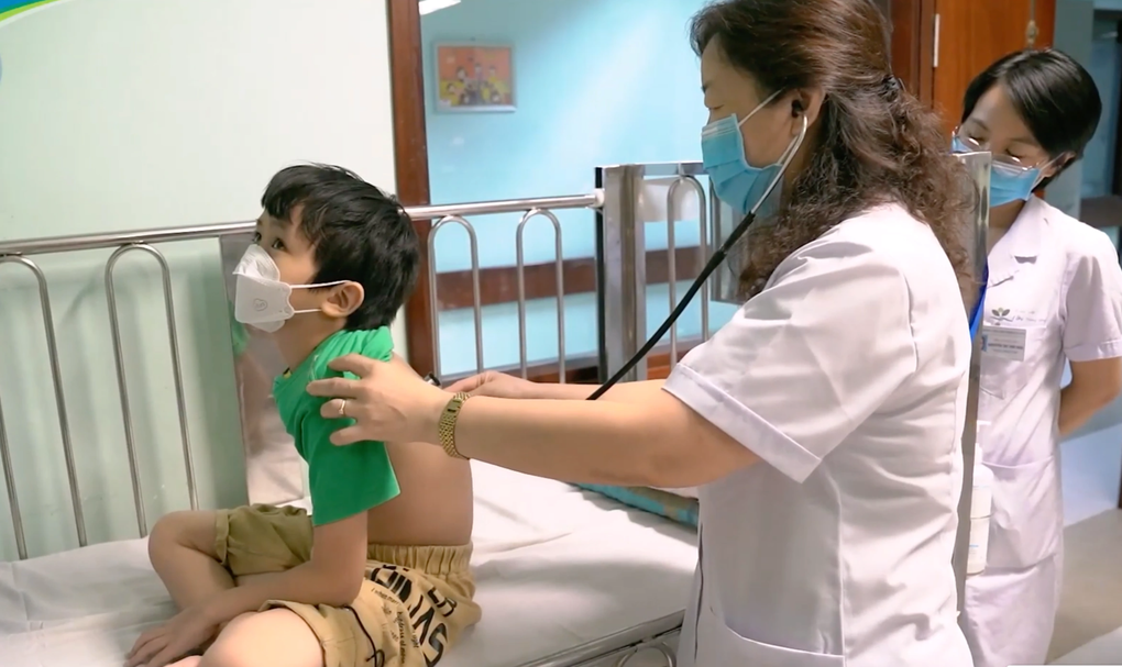 Hàng loạt trẻ viêm phổi Mycoplasma nhập viện, phát hiện dấu hiệu bệnh - 1 Hàng loạt trẻ viêm phổi Mycoplasma nhập viện, phát hiện dấu hiệu bệnh - 1