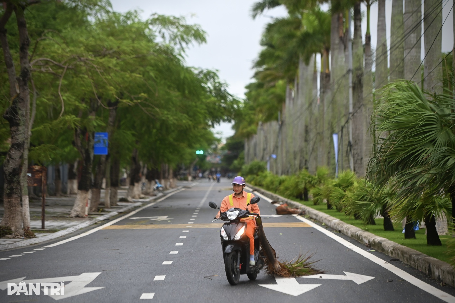 Trời đẹp, nhiều người Hải Phòng ra biển check-in bão bị yêu cầu quay xe - 2