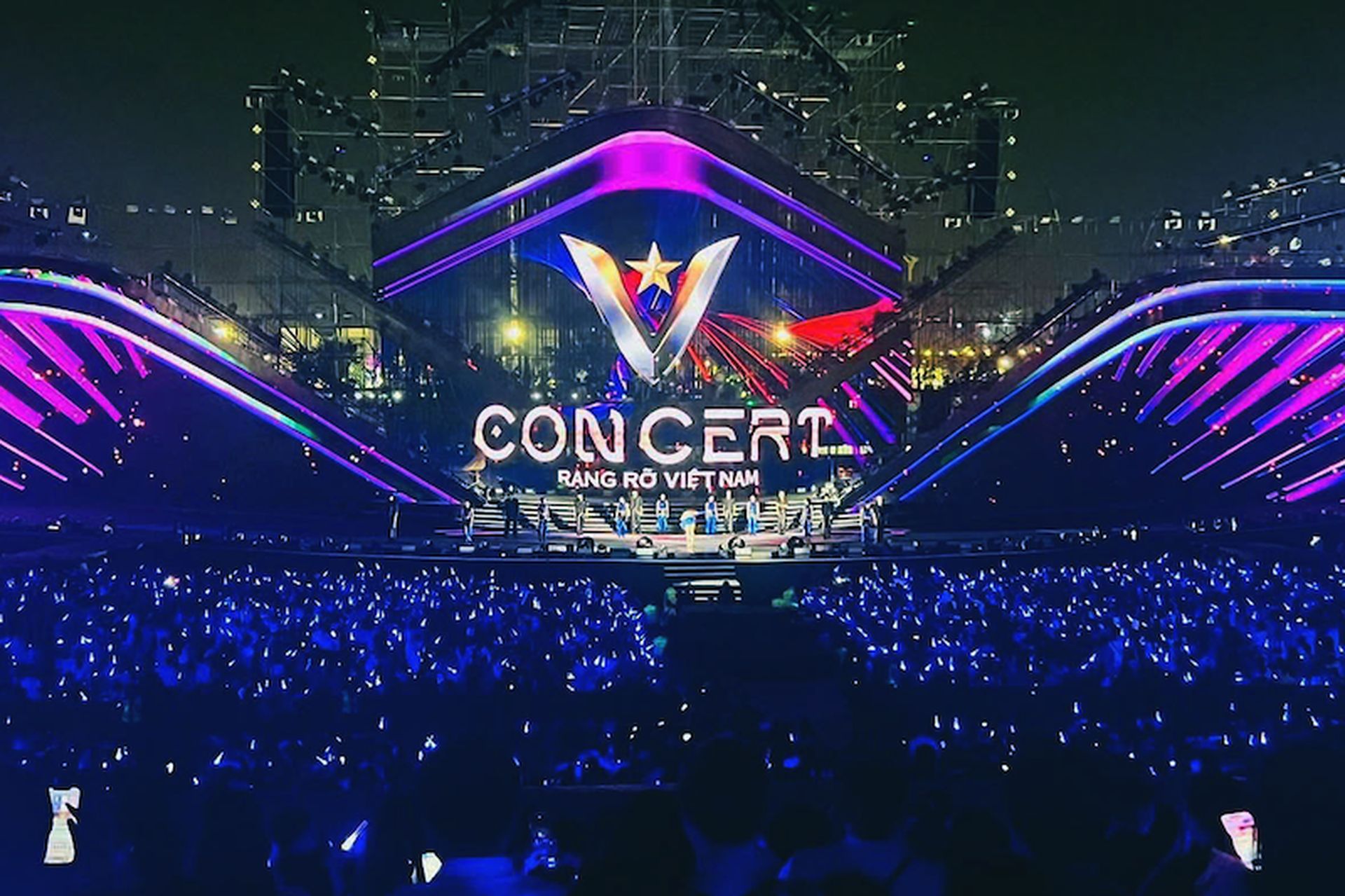 “V-Concert Rạng rỡ Việt Nam” kích hoạt Trung tâm Triển lãm Việt Nam - 4 “V-Concert Rạng rỡ Việt Nam” kích hoạt Trung tâm Triển lãm Việt Nam - 4