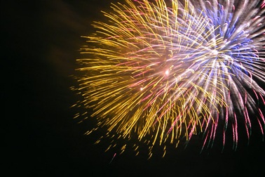 Pháo hoa rực trời thủ đô mừng ngày thống nhất