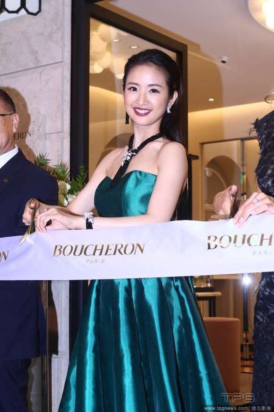 Rộ tin Lâm Y Thần muốn ly hôn vì phát hiện chồng ngoại tình - 2 Rộ tin Lâm Y Thần muốn ly hôn vì phát hiện chồng ngoại tình - 2