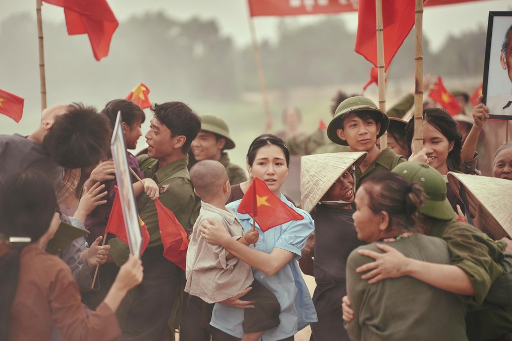 Hòa Minzy bức xúc: Chị Mỹ Tâm là huyền thoại, không thể nào so sánh - 2 Hòa Minzy bức xúc: Chị Mỹ Tâm là huyền thoại, không thể nào so sánh - 2