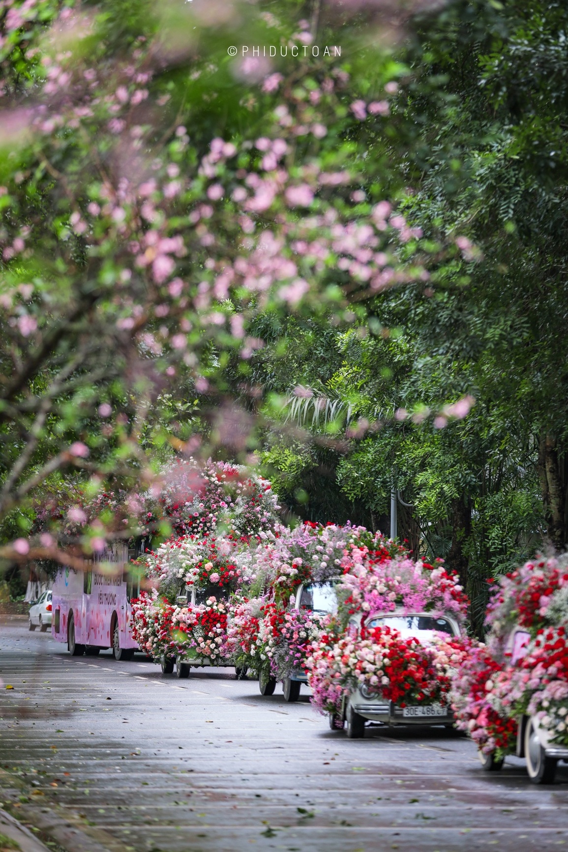 Valentine 2022: Ấn tượng màn tỏ tình với 99.999 bông hồng ở Hà Nội - 3 Valentine 2022: Ấn tượng màn tỏ tình với 99.999 bông hồng ở Hà Nội - 3