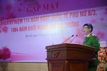 Nữ chiến sĩ CSCĐ cần nâng cao vai trò của phụ nữ trong gia đình