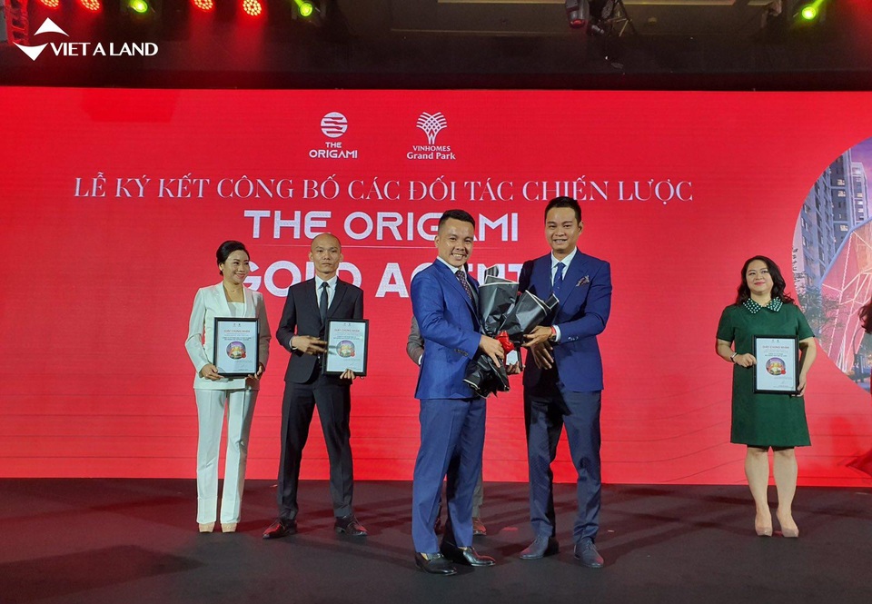 Việt Á Land ký kết hợp tác phân phối chiến lược dự án Vinhomes Grand Park - 2 Việt Á Land ký kết hợp tác phân phối chiến lược dự án Vinhomes Grand Park - 2